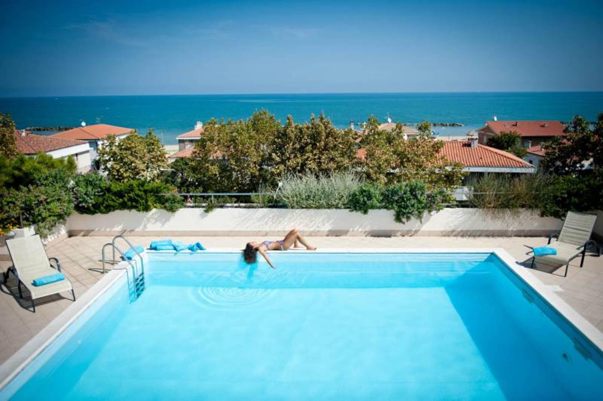 Phi Hotel Alcione Франкавила ал Маре Екстериор снимка