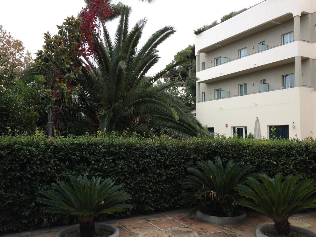 Phi Hotel Alcione Франкавила ал Маре Екстериор снимка
