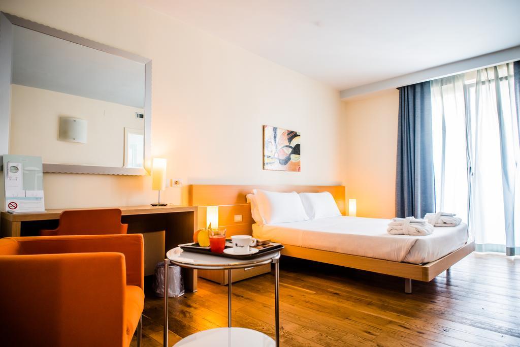 Phi Hotel Alcione Франкавила ал Маре Екстериор снимка