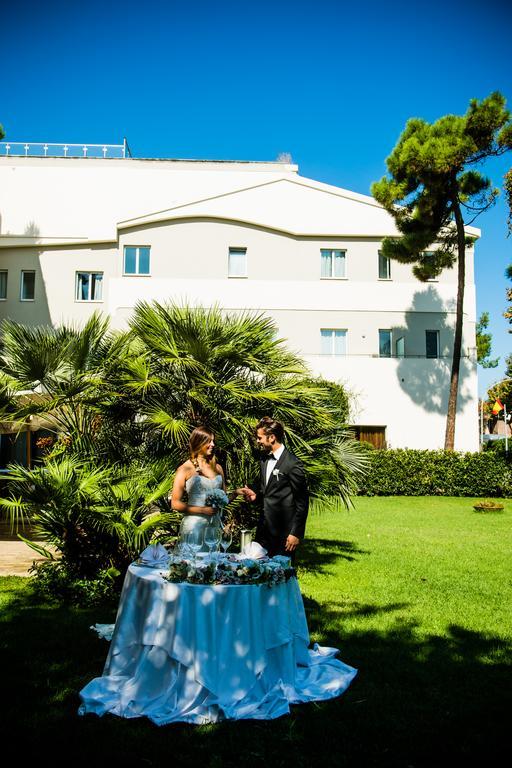 Phi Hotel Alcione Франкавила ал Маре Екстериор снимка