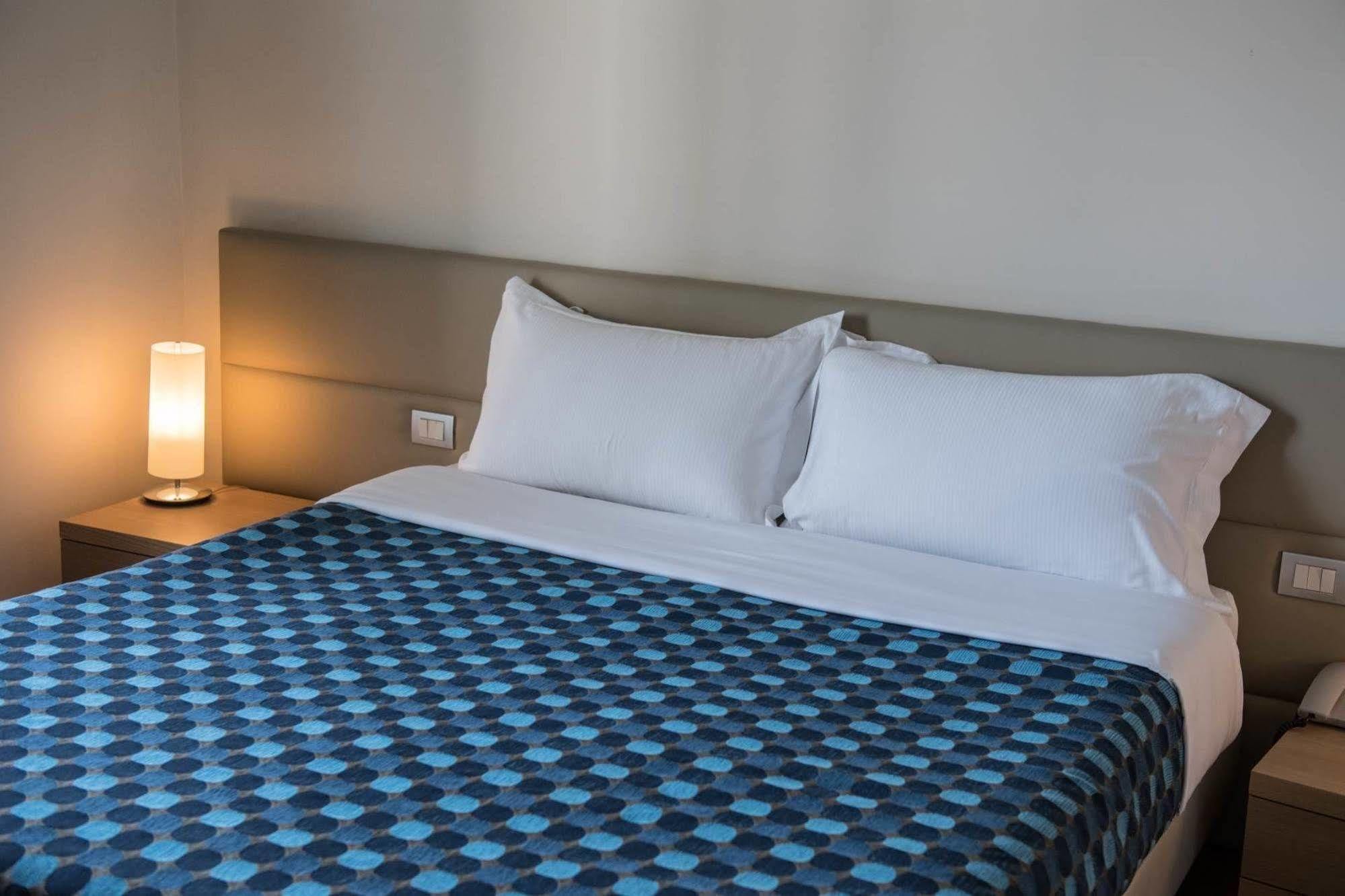 Phi Hotel Alcione Франкавила ал Маре Екстериор снимка