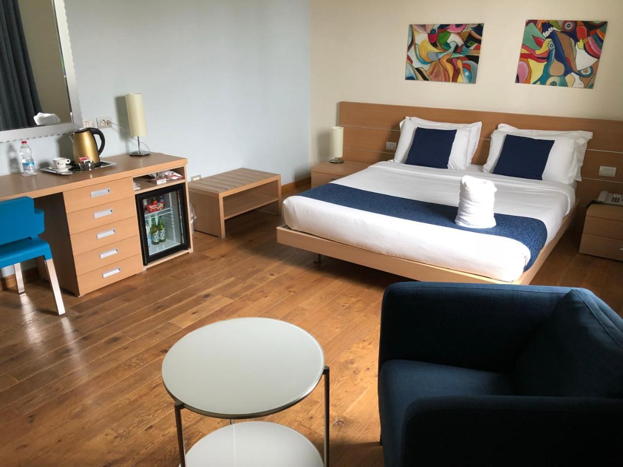 Phi Hotel Alcione Франкавила ал Маре Екстериор снимка