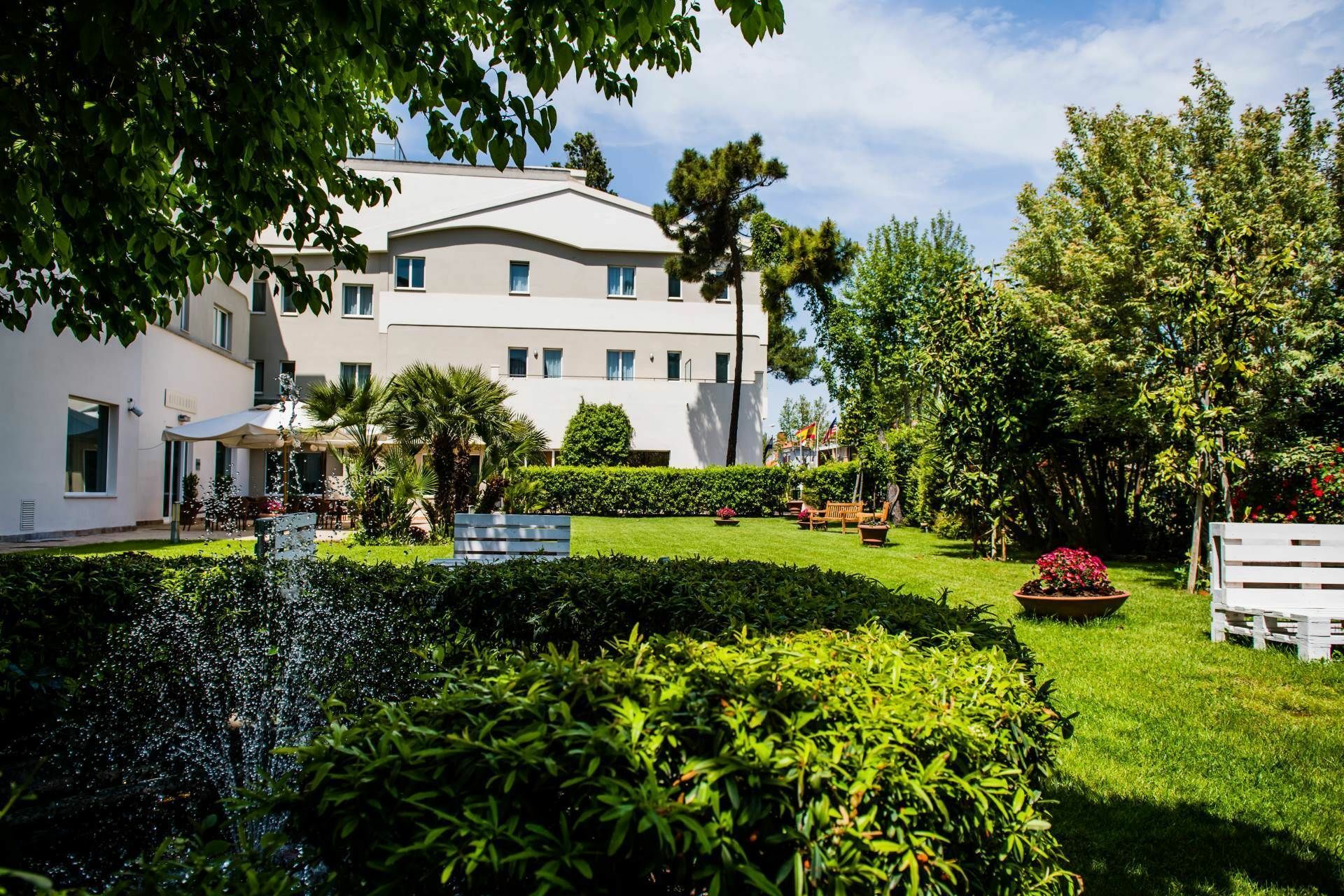 Phi Hotel Alcione Франкавила ал Маре Екстериор снимка